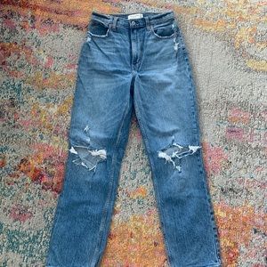 Abercrombie The 90s Straight Ultra High Rise Curve Love